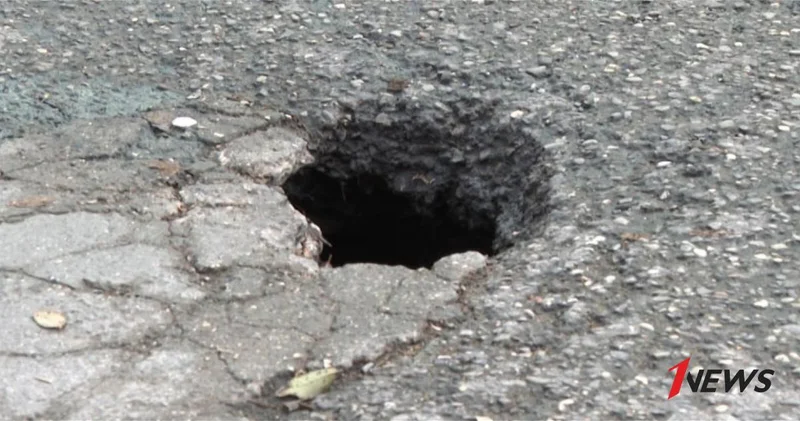 В Баку образовалась глубокая яма на дороге: жители опасаются трагедии ВИДЕО