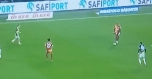 Kadıköydə derbi: Fənərbağça və Qalatasaray üz üzə gəlib, hesab açıldı (Yenilənir)