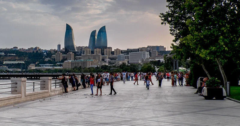 Artıq bulvara keçmək üçün yeraltı keçiddən istifadə məcburi deyil FOTO