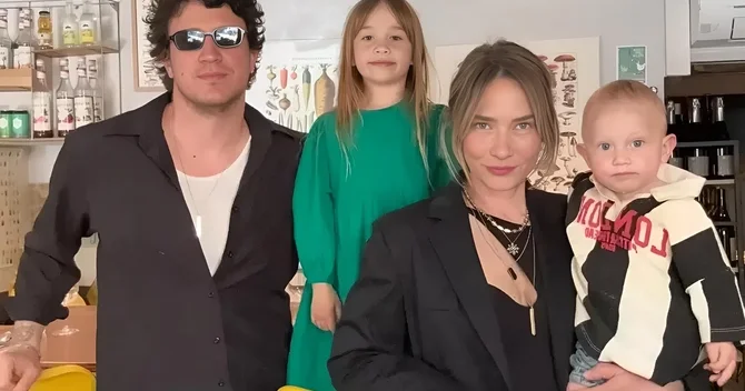 Məşhur aktrisa ailəsi ilə birlikdə Türkiyəni tərk edir