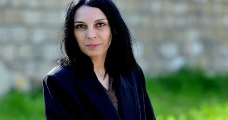 Satıcı oğlan xəyalındakı qadını soyundururmuş kimi... Fəridə