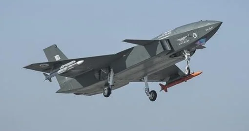 “KIZILELMA” pilotsuz döyüş təyyarəsi tarixdə “hava hava” raketini uğurla atan ilk PUA oldu