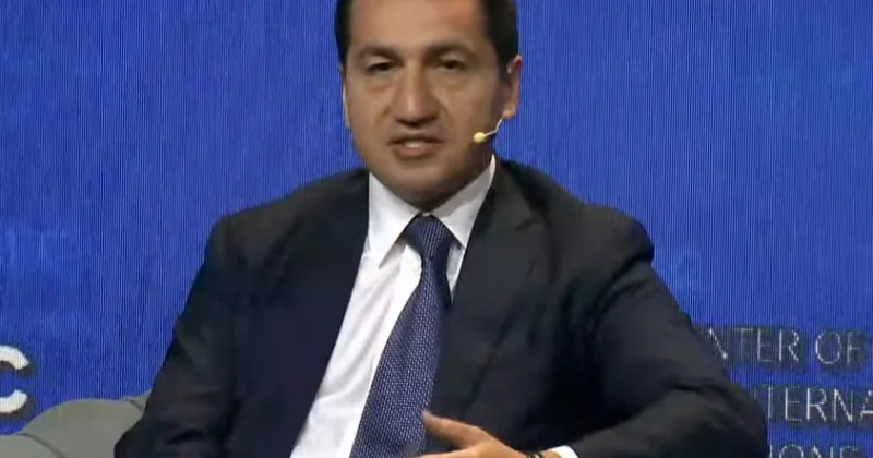 Hikmət Hacıyev Rusiyaya sanksiyadan yayınmada köməklə bağlı iddiaları təkzib edib