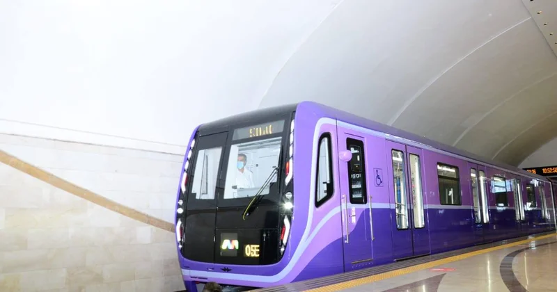 Metroda qatarların intervalında gecikmə var Bir stansiya bağlandı