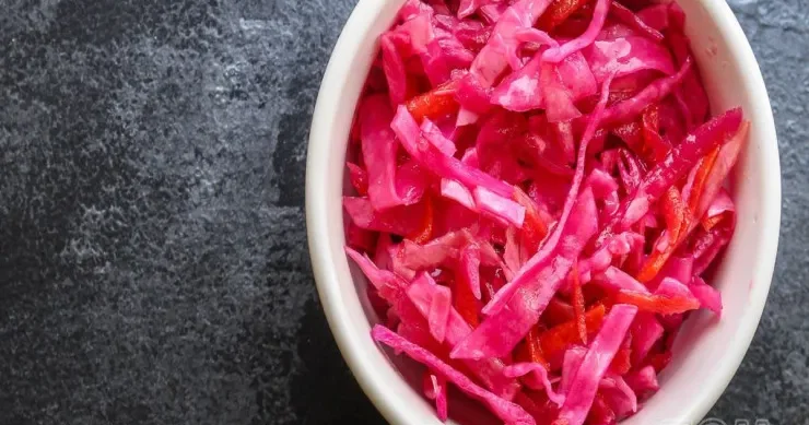 Mağazadakı kimi çuğundurlu marinad edilmiş kələm resepti