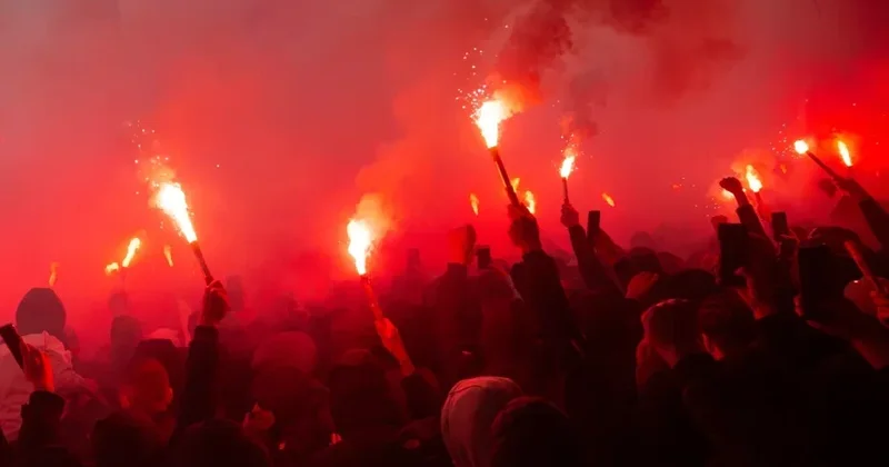 “Ayaks” “Qroninqen” matçı atəşfəşanlığa görə təxirə salındı VİDEO