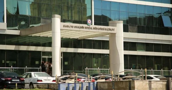 Nazirlik əmək pensiyalarının təyinatı ilə bağlı yeni qaydaya şərh verib