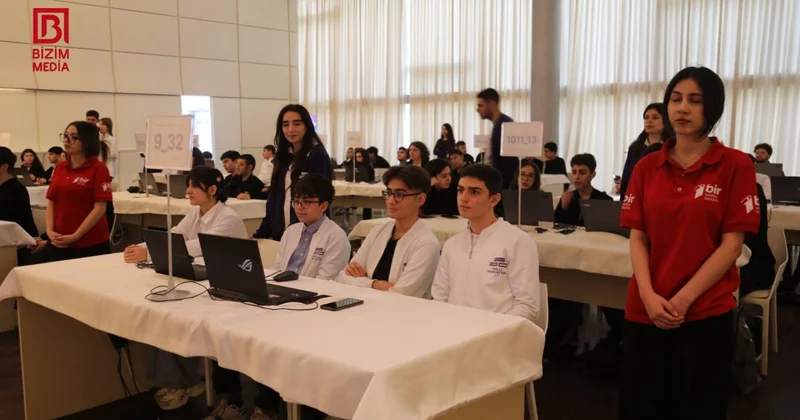 Qalib məktəblilərin mükafatlandırılma mərasimi başladı FOTO