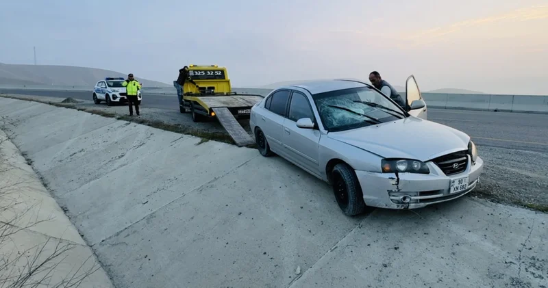 Şamaxıda minik avtomobili suötürücü kanala aşıb FOTO