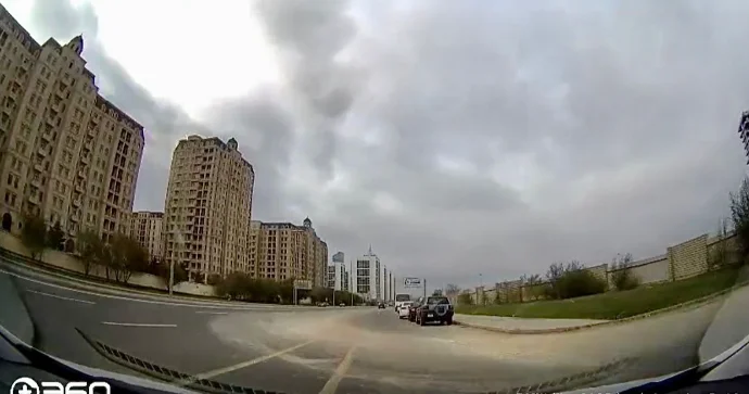 Bu küçədə tikinti maşınları yolu yararsız edib 1 aydır heç bir tədbir görülmür VİDEO