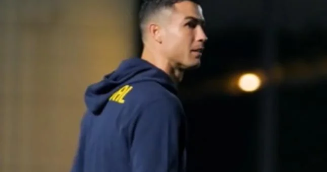 Ronaldo robot qapıçıya qarşı mübarizə apardı Video