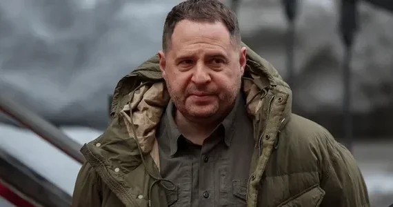 СМИ: Андрею Ермаку запретили выезд из Украины