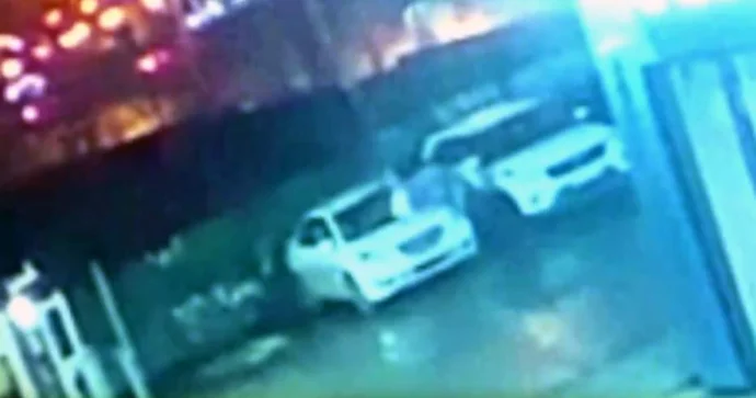 Ərinin maşınını əzmək istəyən qadın başqasına ziyan vurub polisə düşdü VİDEO