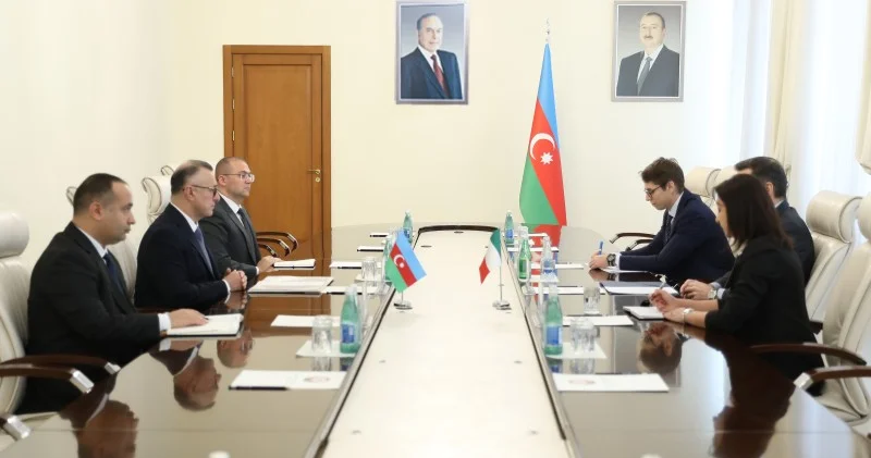 İtaliyanın Azərbaycandakı səfiri Səhiyyə Nazirliyində olub FOTO
