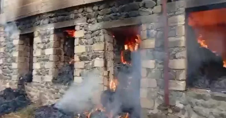 Zaqatalada iki mərtəbəli ev yandı VİDEO