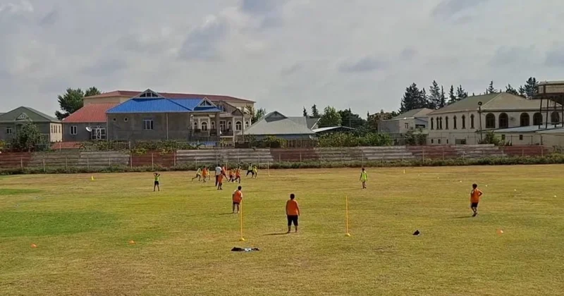 Biləsuvar şəhər stadionu yararsız vəziyyətə düşüb FOTOLAR