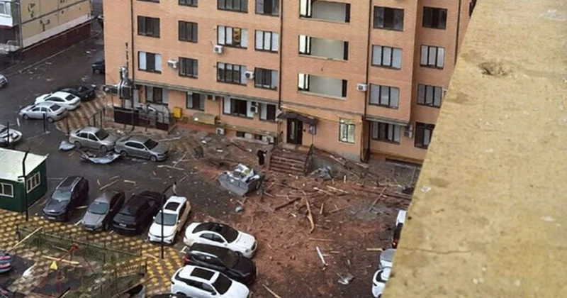 Xəzər sahilində partlayış Çoxmərtəbəli binaya ziyan dəydi FOTO VİDEO