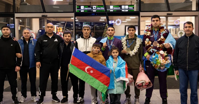 Boks üzrə Azərbaycan milli komandası Vətənə qayıdıb FOTO