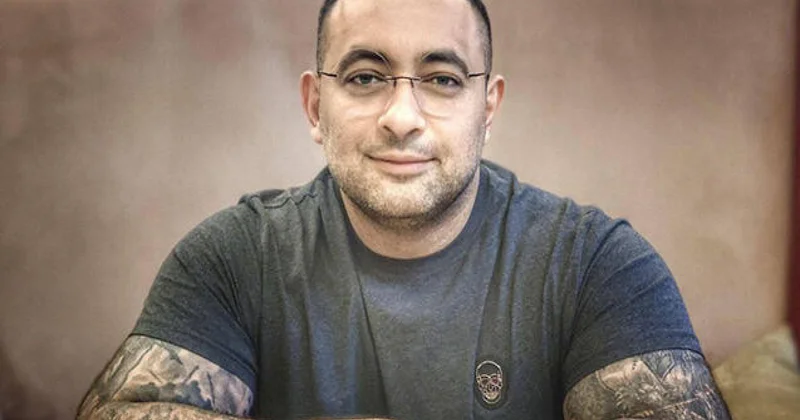 Yekaterinburqda polis və xüsusi təyinatlılar Vidadi Mustafayevi saxlayıb