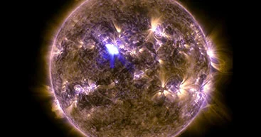 Одна из сильнейших вспышек года зарегистрирована на поверхности Солнца