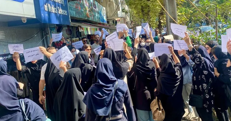 Həmədanlı tibb işçiləri aksiya keçiriblər