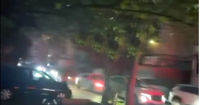 “Babək”ə çıxış üçün məhəllədən “kəsə yol” kimi istifadə edirlər ŞİKAYƏT VİDEO