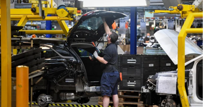 “Stellantis” avtomobil istehsalını 11 faiz azaldacaq