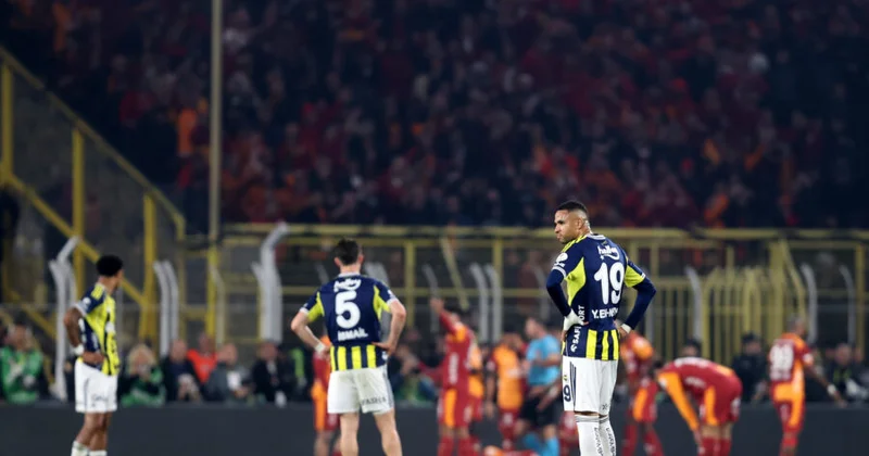 Qalatasaray Fənərbaxça qarşılaşmasında dava düşdü VİDEO