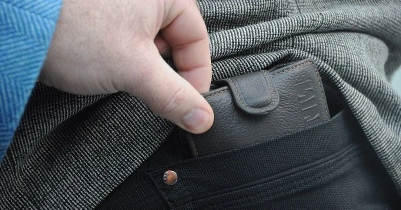 Masazırda qadının pul kisəsi oğurlandı