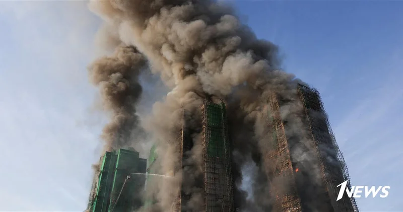 Более 2 тысяч жителей Гонконга остались бездомными из за пожара