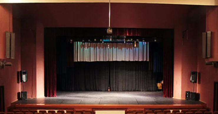 Çağdaş dramaturgiya gündəmdə: Klassiklərə qayıdış, müasir pyes çatışmazlığı