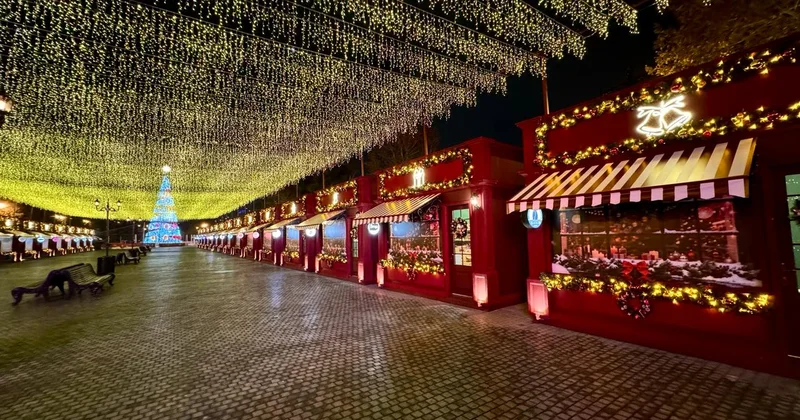 На бакинском бульваре открывается новогодняя ярмарка Minval Politika