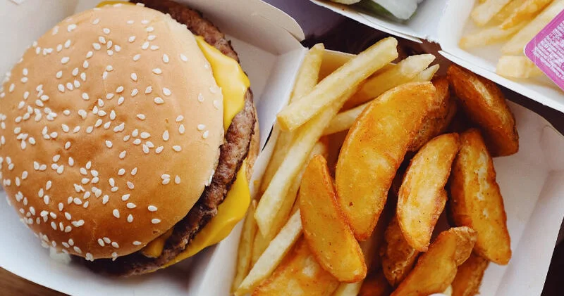 Burqer yedi, iki saat sonra öldü