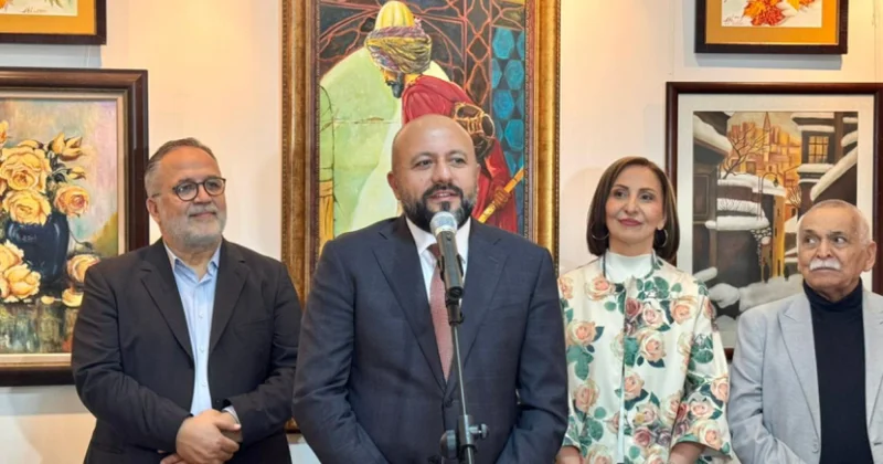 Fırça ilə qurulan dostluq körpüsü