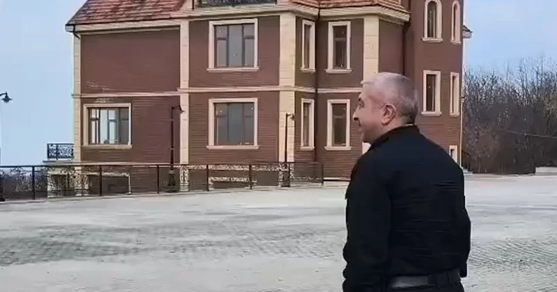 Sabiq deputat makler kimi Mehdiyevin villasına girdi Video