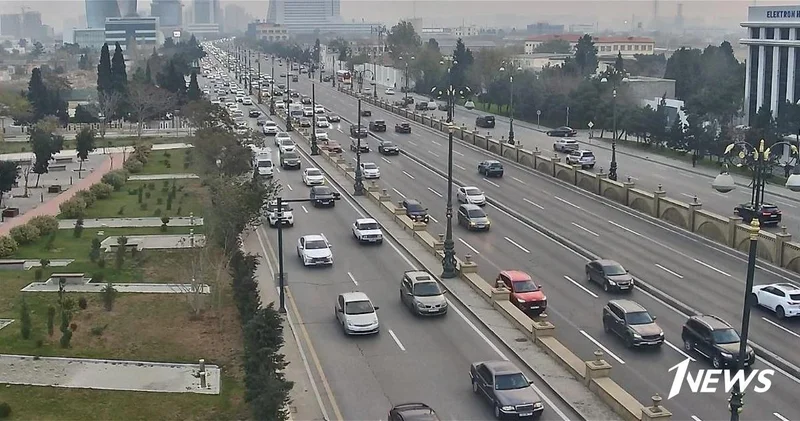 На дорогах Баку наблюдаются пробки в 17 направлениях