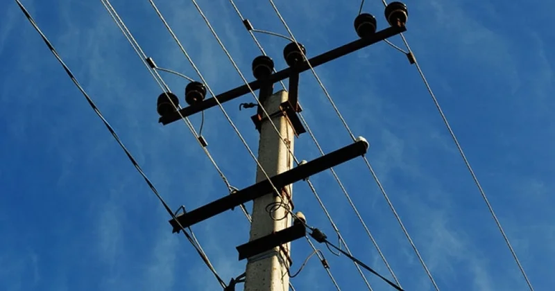 Quba və Qusarı işıqsız qoyan kişi dirəkdən DÜŞÜRÜLDÜ