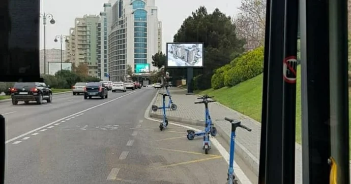 Skuterlərin harda gəldi park edilməsi problem yaradır VƏTƏNDAŞ ŞİKAYƏTİ FOTO