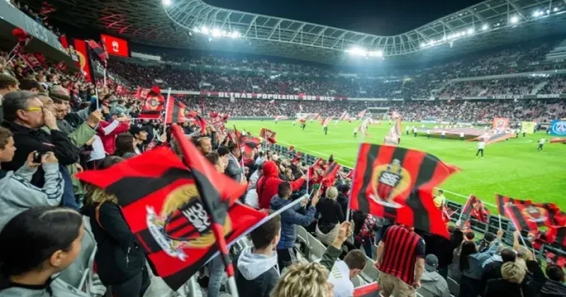 Fransa futbolunda şok: Azarkeşlər futbolçuları döydü