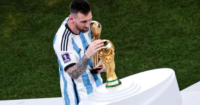 Messinin heykəli yenə dağıdıldı