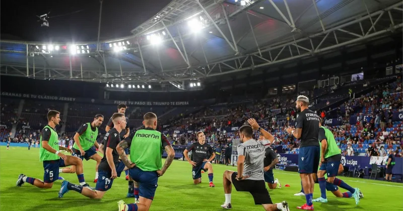 La Liqa klubu baş məşqçisi ilə vidalaşdı