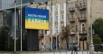 Rusiya Xarkovun mərkəzində çoxmərtəbəli binaya zərbə endirib...