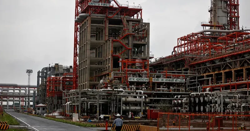 Крупнейший НПЗ Индии возобновил импорт российской нефти ФОТО