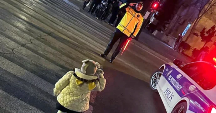 Sumqayıtda azyaşlı və polisdən jest FOTO