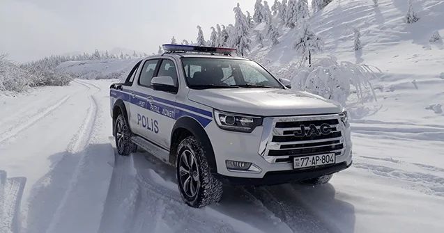 Qarlı havaya görə əlavə polis naryadları cəlb edildi Fotolar
