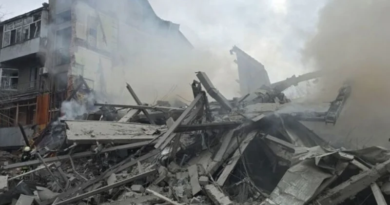 Просто по жилому дому : Зеленский сообщил о ракетном ударе по Харькову