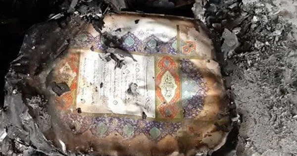 В Иране протестующие сожгли Коран Minval Politika