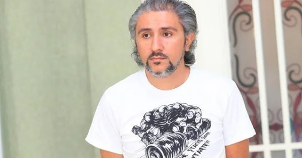 Gəncəli aktyora dostu maşın hədiyyə etdi VİDEO