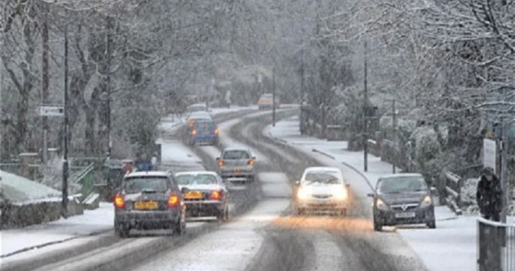 Qarlı hava qəzaya səbəb oldu, avtomobil qayadan aşdı ANBAAN VİDEO
