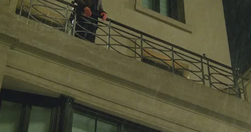 Bayram axşamı eyvandan yıxılan kişi öldü